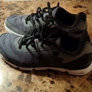 Size five and a half under armor women's sneakers like new